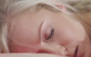 HD Zog blonde condom